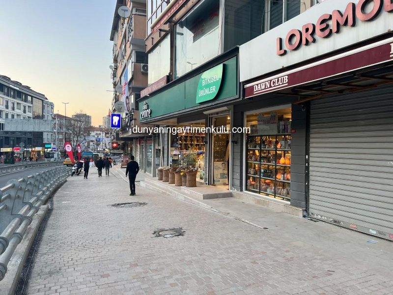 MALTEPE MERKEZDE BAĞDAT CADDESİNE 10 M CEPHELİ SATILIK MAĞAZA