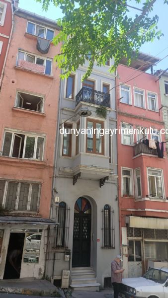 TARLABAŞI'NDA APART VE OFİSE UYGUN SATILIK KOMPLE BİNA!