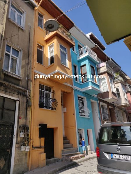 FENER BALAT'TA DENİZ MANZARALI SATILIK TARİHİ BİNA