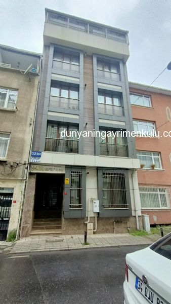 ÜSKÜDAR VALİDE ATİK DE GENÇ BİNADA 2+1 SATILIK DAİRE