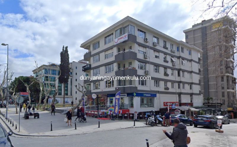 CADDEBOSTAN BAĞDAT CADDESİ ÜZERİNDE 18m2 SATILIK DÜKKAN