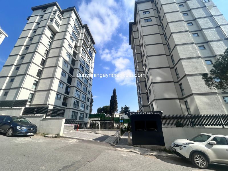 YAKACIK'TA 7/24 GÜVENLİKLİ SİTEDE SIFIR KİRALIK 2+1 DAİRE