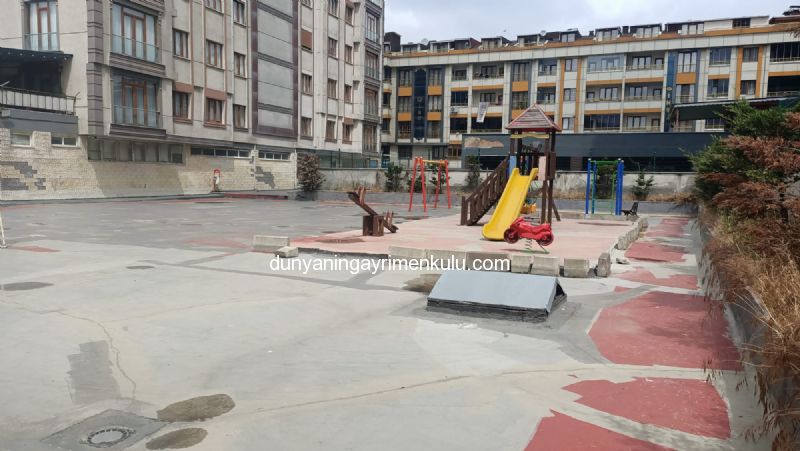SULTANGAZİ'DE PRESTİJLİ BİNADA SATILIK GENİŞ TERASLI 3+1 DAİRE