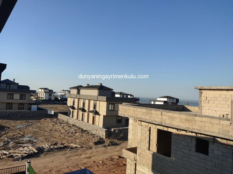 SAKARYA KARASUDA DENİZE ÇOK YAKIN SATILIK TRİPLEKS