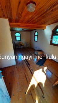 YALOVA KURTKÖY'DE SATILIK VİLLA / ÇİFTLİK EVİ 8 DÖNÜM ARSA