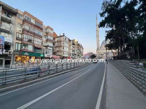 MALTEPE MERKEZDE BAĞDAT CADDESİNE 10 M CEPHELİ SATILIK MAĞAZA