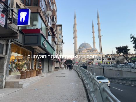 MALTEPE MERKEZDE BAĞDAT CADDESİNE 10 M CEPHELİ SATILIK MAĞAZA