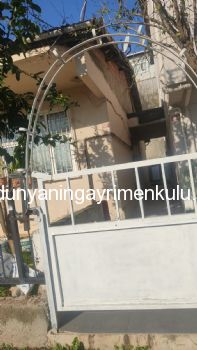 ESENKENT DE 215 M2 ÜZERİNDE MÜSTAKİL EVİ OLAN SATILIK ARSA