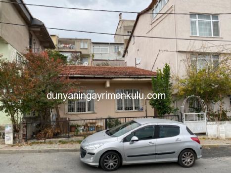 ESENKENT DE 215 M2 ÜZERİNDE MÜSTAKİL EVİ OLAN SATILIK ARSA