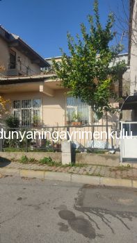 ESENKENT DE 215 M2 ÜZERİNDE MÜSTAKİL EVİ OLAN SATILIK ARSA