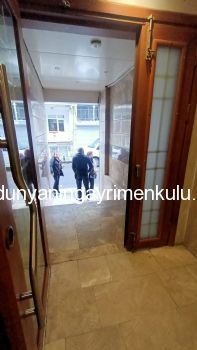 ÜSKÜDAR VALİDE ATİK DE GENÇ BİNADA 2+1 SATILIK DAİRE