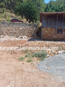 DALYAN İZTUZU PLAJ YOLUNDA EŞYALI MÜSTAKİL 750 M2 BAHÇELİ EŞYALI KİRALIK EV