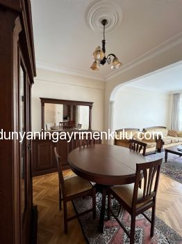 KADIKÖY MERKEZDE EŞYALI 2+1 KİRALIK DAİRE