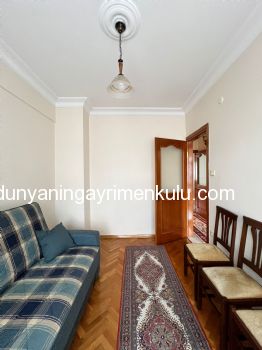 KADIKÖY MERKEZDE EŞYALI 2+1 KİRALIK DAİRE