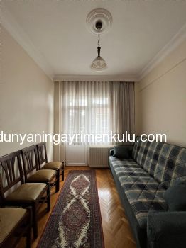 KADIKÖY MERKEZDE EŞYALI 2+1 KİRALIK DAİRE