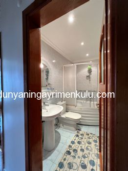 KADIKÖY MERKEZDE EŞYALI 2+1 KİRALIK DAİRE