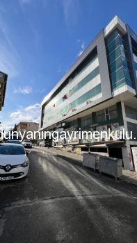 ÇEKMEKÖY 'DE CADDE ÜZERİNDE İŞ MERKEZİNDE KİRALIK OFİS