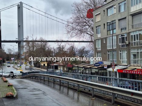 BEYLERBEYİ'NDE  BOĞAZ MANZARALI CADDE ÜZERİNDE 3+1 SATILIK DAİRE