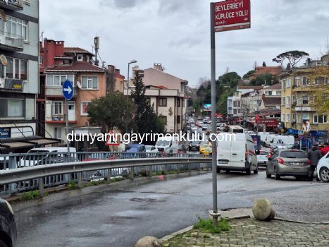 BEYLERBEYİ'NDE  BOĞAZ MANZARALI CADDE ÜZERİNDE 3+1 SATILIK DAİRE