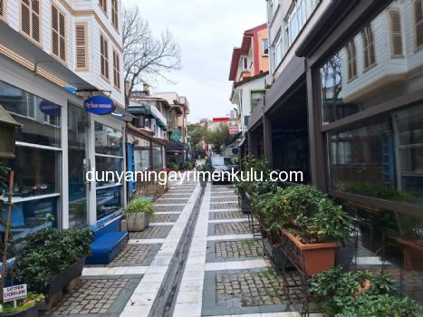 BEYLERBEYİ'NDE  BOĞAZ MANZARALI CADDE ÜZERİNDE 3+1 SATILIK DAİRE