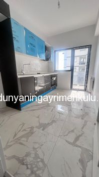 YAKACIK'TA 7/24 GÜVENLİKLİ SİTEDE SIFIR KİRALIK 2+1 DAİRE