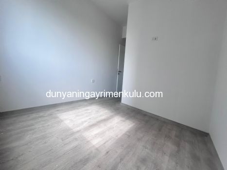 YAKACIK'TA 7/24 GÜVENLİKLİ SİTEDE SIFIR KİRALIK 2+1 DAİRE
