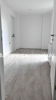 YAKACIK'TA 7/24 GÜVENLİKLİ SİTEDE SIFIR KİRALIK 2+1 DAİRE