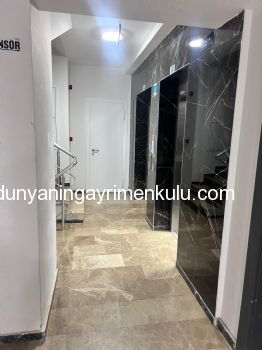 YAKACIK'TA 7/24 GÜVENLİKLİ SİTEDE SIFIR KİRALIK 2+1 DAİRE