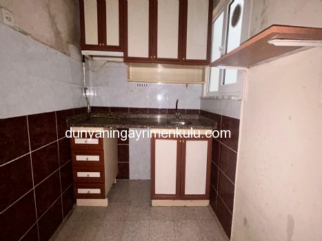 ÜSKÜDAR DOĞANCILAR CADDESİNDE KÖŞE BİNADA KİRALIK 3+1 DAİRE