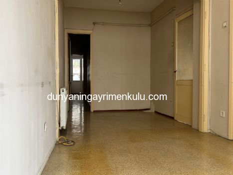 ÜSKÜDAR DOĞANCILAR CADDESİNDE KÖŞE BİNADA KİRALIK 3+1 DAİRE