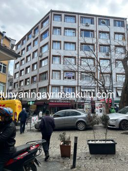 ÜSKÜDAR DOĞANCILAR CADDESİNDE KÖŞE BİNADA KİRALIK 3+1 DAİRE
