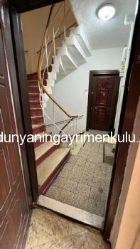 ÜSKÜDAR DOĞANCILAR CADDESİNDE KÖŞE BİNADA KİRALIK 3+1 DAİRE