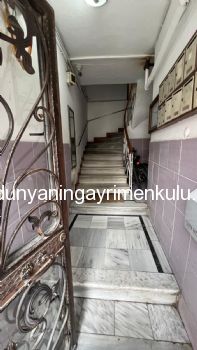 ÜSKÜDAR DOĞANCILAR CADDESİNDE KÖŞE BİNADA KİRALIK 3+1 DAİRE