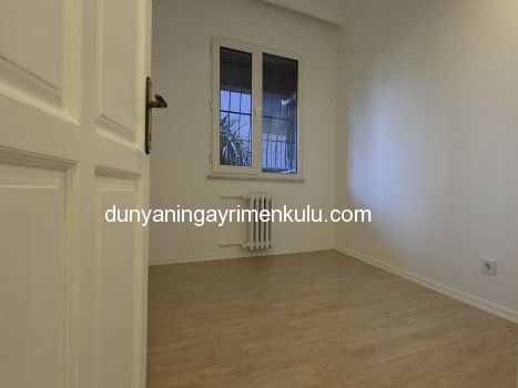 Altunizade Erzurum Sitesinde Yenilenen Bahçe Dubleks Satılık 2+1 Daire
