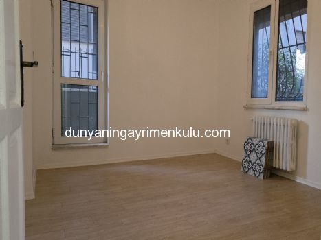 Altunizade Erzurum Sitesinde Yenilenen Bahçe Dubleks Satılık 2+1 Daire
