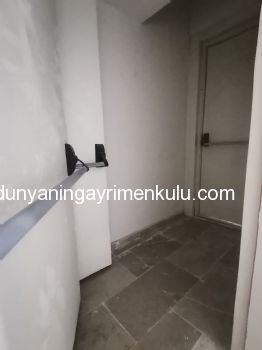 MİNİBÜS YOLUNU GÖREN DÜKKAN