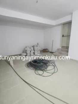 SUADİYE AYŞEKADINDA MİNÜBÜSE 30 METRE DÜKKAN