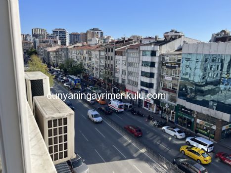 KIZILTOPRAK'TA CADDEYE CEPHELİ İŞ MERKEZİNDE SATILIK OFİS