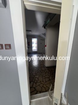 KIZILTOPRAK'TA CADDEYE CEPHELİ İŞ MERKEZİNDE SATILIK OFİS
