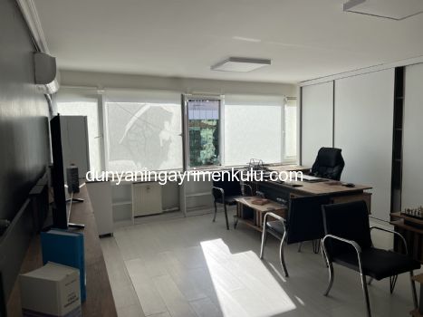 KIZILTOPRAK'TA CADDEYE CEPHELİ İŞ MERKEZİNDE SATILIK OFİS