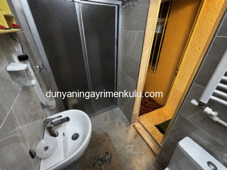 KINALIADA`DA FULL DENİZ MANZARALI İKİBUÇUK KATLI MÜSTAKİL EV