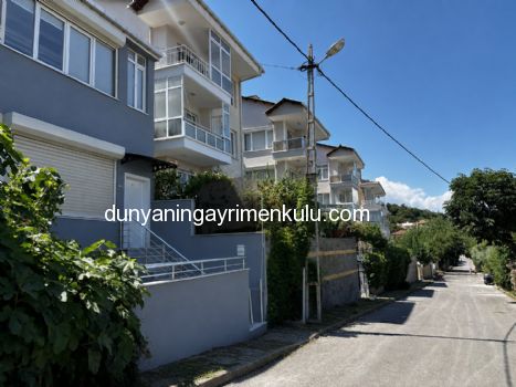 KINALIADA`DA FULL DENİZ MANZARALI İKİBUÇUK KATLI MÜSTAKİL EV