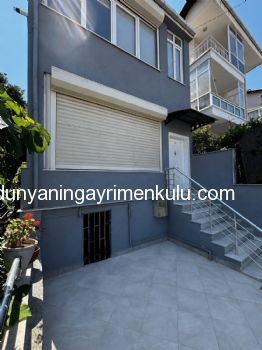 KINALIADA`DA FULL DENİZ MANZARALI İKİBUÇUK KATLI MÜSTAKİL EV