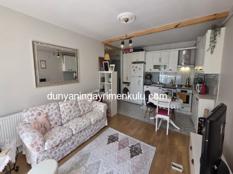 ÇEKMEKÖY DE İÇİ YAPILI MASRAFSIZ 1+1 SATILIK DAİRE