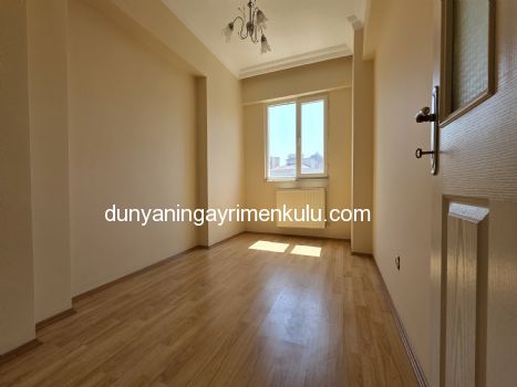 ATAŞEHİR KÜÇÜKBAKKALKÖY'DE MERKEZİ KONUMDA EBEVYN BANYOLU 3+1 KİRALIK DAİRE