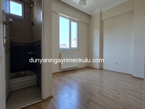 ATAŞEHİR KÜÇÜKBAKKALKÖY'DE MERKEZİ KONUMDA EBEVYN BANYOLU 3+1 KİRALIK DAİRE