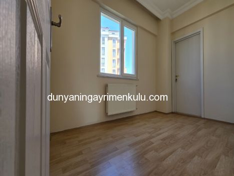 ATAŞEHİR KÜÇÜKBAKKALKÖY'DE MERKEZİ KONUMDA EBEVYN BANYOLU 3+1 KİRALIK DAİRE
