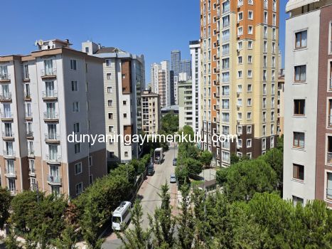 ATAŞEHİR KÜÇÜKBAKKALKÖY'DE MERKEZİ KONUMDA EBEVYN BANYOLU 3+1 KİRALIK DAİRE
