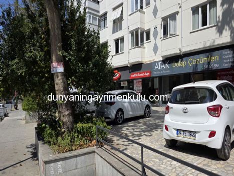 KADIKÖY ŞEMSETTİN GÜNALTAY'DA MİNİBÜS CADDESİNDE KİRALIK DÜKKAN