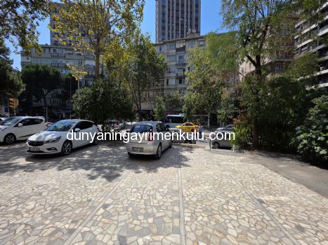 KADIKÖY ŞEMSETTİN GÜNALTAY'DA MİNİBÜS CADDESİNDE KİRALIK DÜKKAN